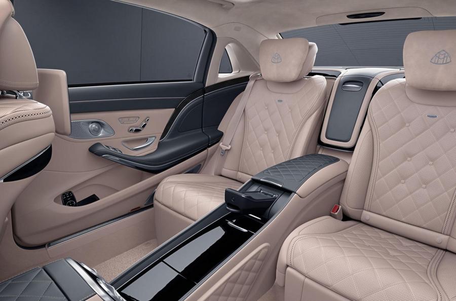 Интерьер Mercedes-Maybach S560 4Matic Grand Edition (X222) 2020 года  (фото 7 из 9)